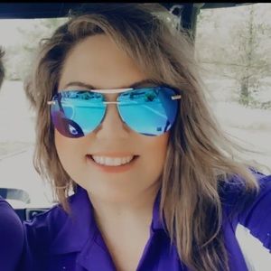 Meet your Posher, Cassandra